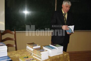 Scriitorul Viorel Darie vorbind despre cărțile sale