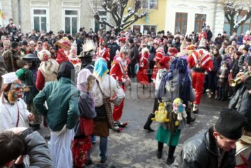 Urători puțini și Revelion în stradă la Fălticeni