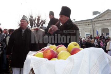 Urători puțini și Revelion în stradă la Fălticeni