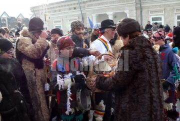 Urători puțini și Revelion în stradă la Fălticeni