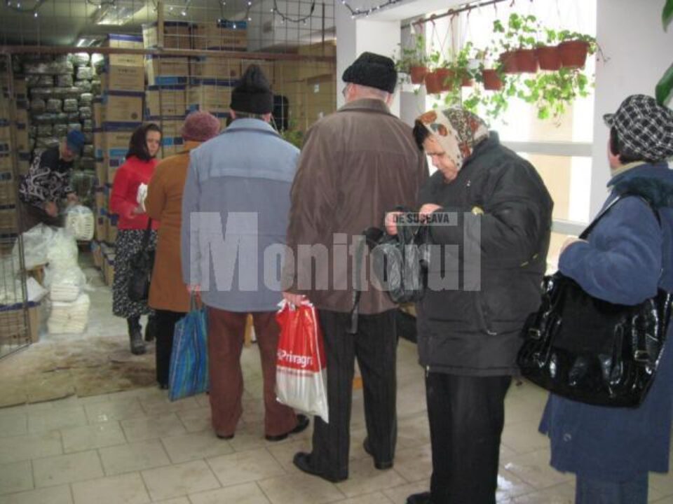Suceava: Zeci de tone de alimente de la UE vor fi redistribuite pensionarilor și săracilor Suceava: Zeci de tone de alimente de la UE vor fi redistribuite pensionarilor și săracilor