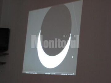 Fenomen astronomic: Sucevenii au înfruntat gerul pentru a vedea eclipsa parțială de soare