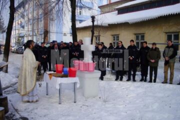 Tradiție respectată: Slujba de Bobotează, și în curtea Jandarmeriei