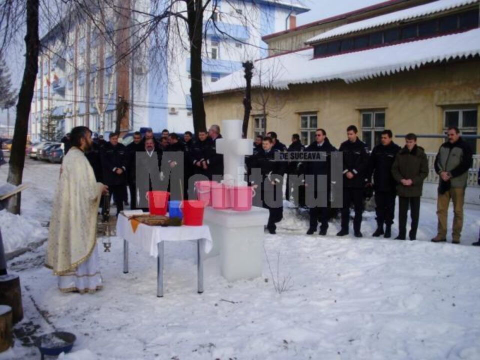 Tradiție respectată: Slujba de Bobotează, și în curtea Jandarmeriei