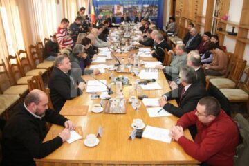 Consilierii județeni suceveni PSD și PNL au părăsit, ieri, ședința CJ Suceava convocată pentru repartizarea sumelor de echilibrare a bugetelor locale