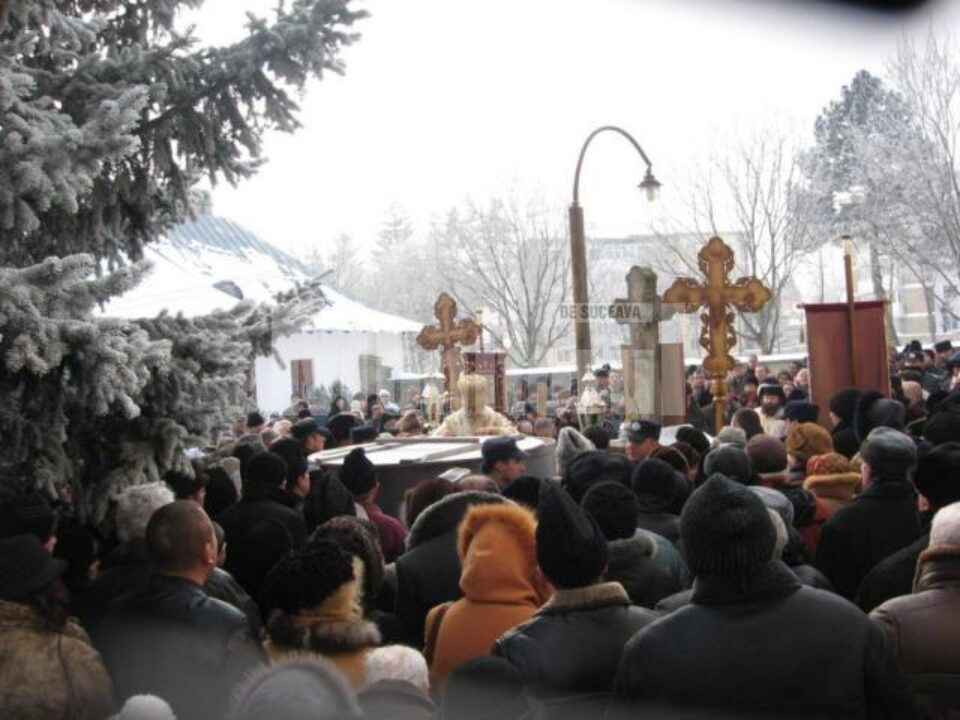 Bobotează: Îmbulzeală pentru apă sfântă, pe un ger năprasnic