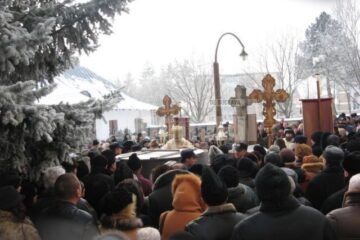 Bobotează: Îmbulzeală pentru apă sfântă, pe un ger năprasnic