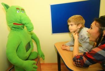 Probo, roboțelul verde cu trompă, ajutorul psihologilor în tratarea copiilor cu autism