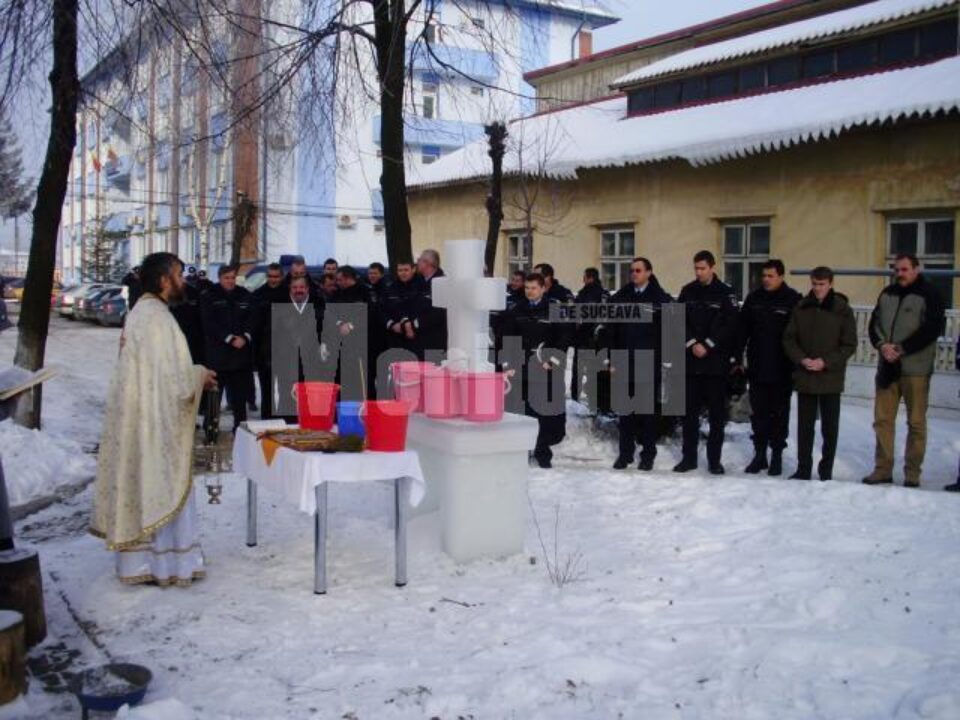 Slujba de Bobotează a fost oficiată și în curtea Inspectoratului de Jandarmi Județean Suceava Slujba de Bobotează a fost oficiată și în curtea Inspectoratului de Jandarmi Județean Suceava