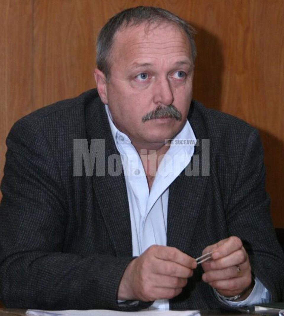 Constantin Plăcintă, și-a anunțat, ieri, intenția de a renunța de la 1 aprilie la funcția pe care o deține Constantin Plăcintă, și-a anunțat, ieri, intenția de a renunța de la 1 aprilie la funcția pe care o deține