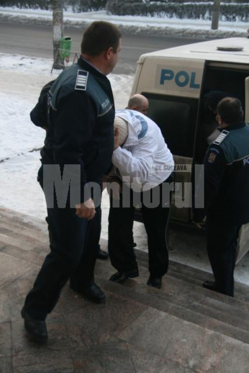 Pentru trei dintre membrii grupului Iova – Căsuță, judecătorii Curții de Apel Suceava au decis că este cazul să mai stea după gratii