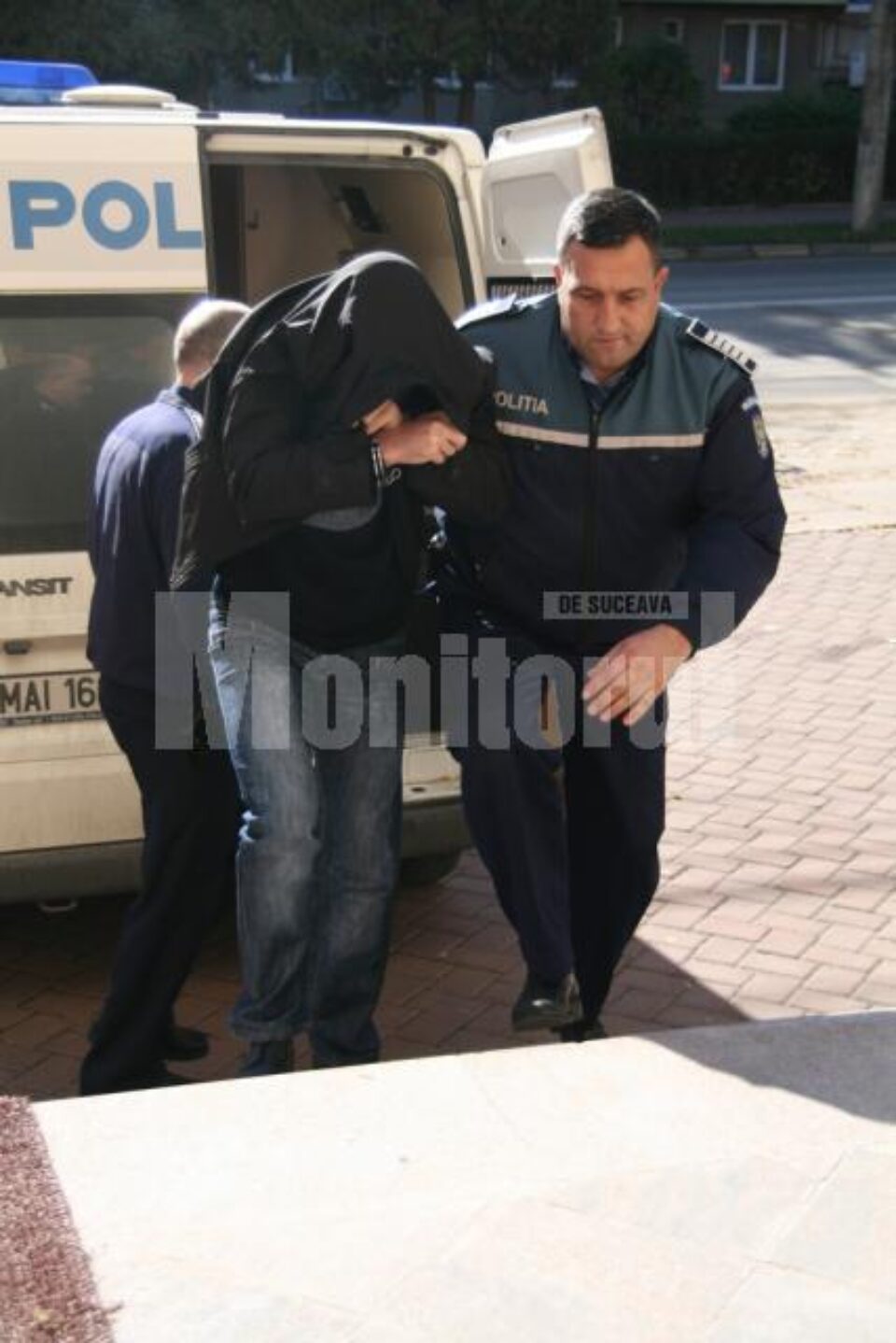 Subinspectorul Florin Muscă în momentul intrării în Palatul de Justiție