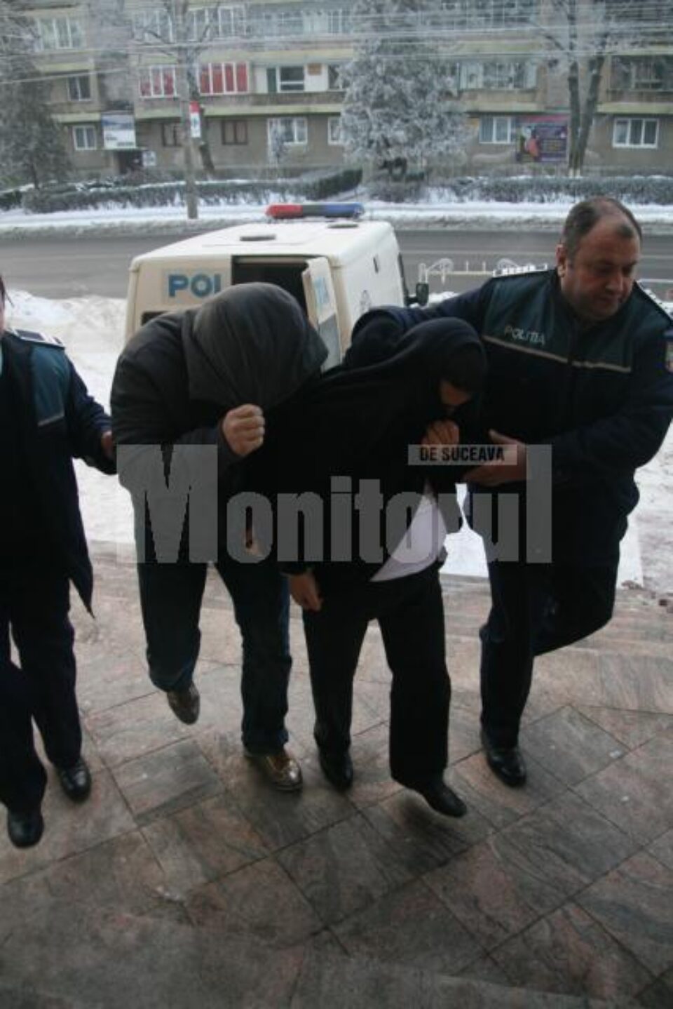 Pentru trei dintre membrii grupului Iova – Căsuță, judecătorii Curții de Apel Suceava au decis că este cazul să mai stea după gratii Pentru trei dintre membrii grupului Iova – Căsuță, judecătorii Curții de Apel Suceava au decis că este cazul să mai stea după gratii