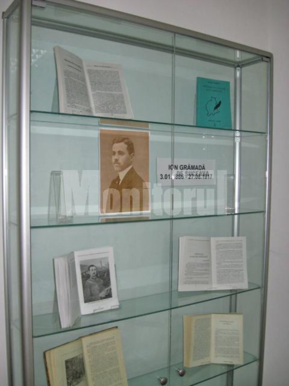Expoziție de carte dedicată lui Ion Grămadă la Biblioteca Bucovinei I.G. Sbiera
