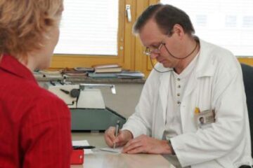 În județ sunt 734 de medici care își desfășoară activitatea în cabinete private Foto: PROFIMEDIA