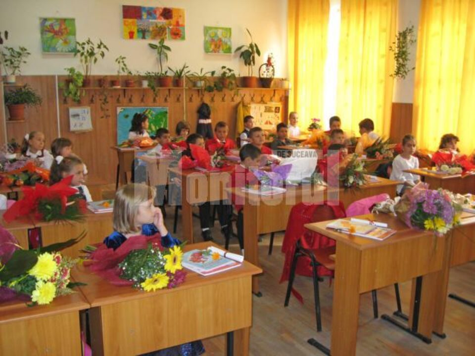 Pentru a putea funcționa, o clasă întâi trebuie să aibă minim 15 elevi și maxim 25 de elevi