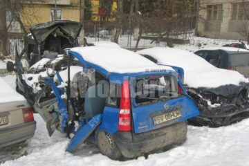Așa arată autoturismul Fiat Panda și microbuzul Renault, mașini în care au murit șapte oameni