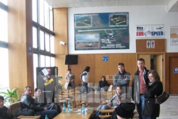 Câteva zeci de persoane care trebuiau să zboare în cursul zilei de ieri de la Suceava la București, blocate ore întregi pe Aeroportul „Ștefan cel Mare”
