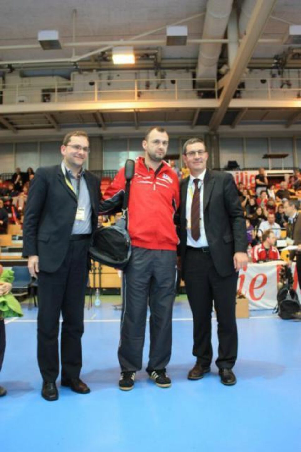 Organizatorii turneului din Elveția i-au decernat lui Bogdan Pralea premiul „GHINION”