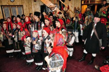 Ansamblul „Poienița” duce tradițiile în țară și peste hotare