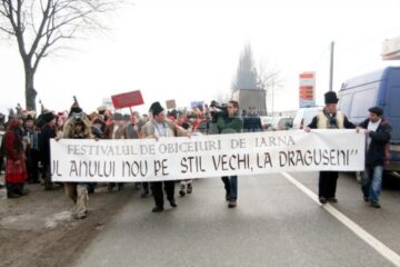 Final: Sărbătorile de iarnă s-au încheiat, joi, la Suceava cu Parada Măștilor, la Drăgușeni