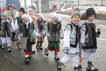 Final: Sărbătorile de iarnă s-au încheiat, ieri, la Suceava cu Parada Măștilor, la Drăgușeni