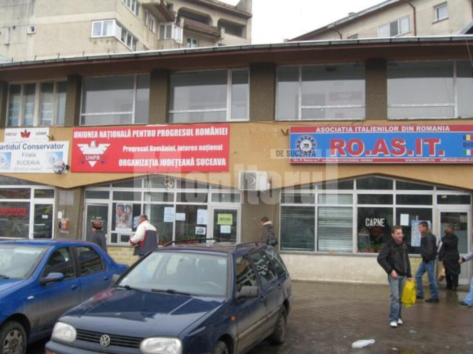 Sediul Administrației Piețelor, ocupat de partide politice