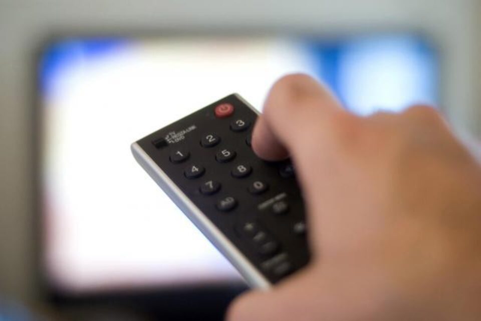 Sănătate: Persoanele care privesc prea mult la televizor, expuse la un risc mai mare de a face infarct Sănătate: Persoanele care privesc prea mult la televizor, expuse la un risc mai mare de a face infarct