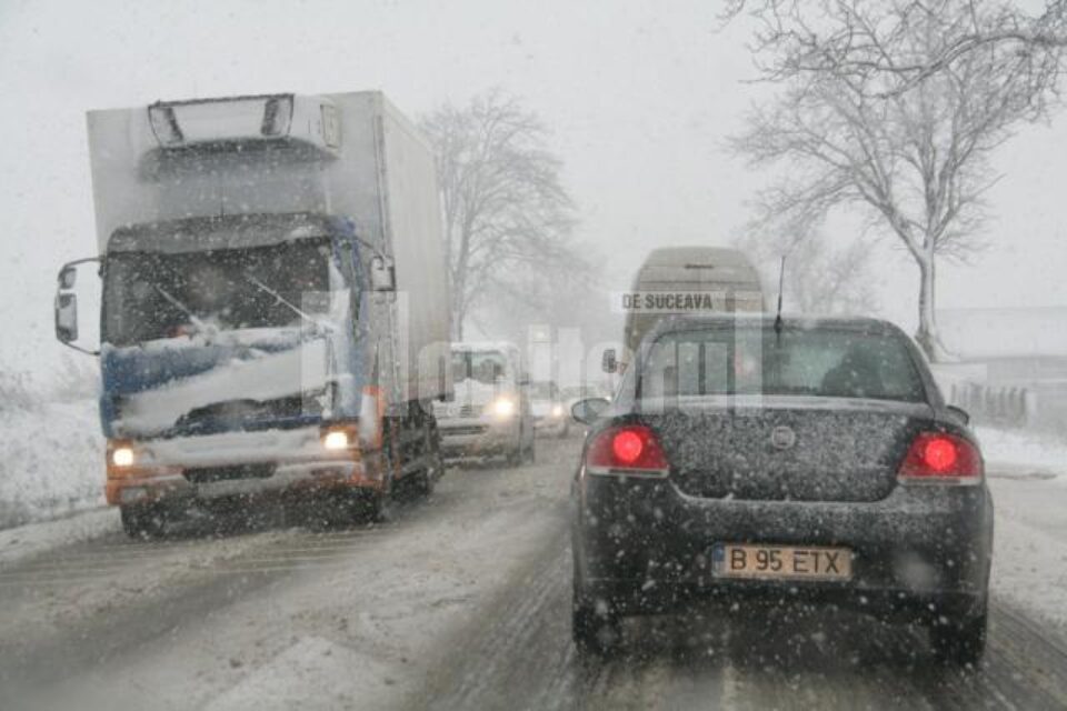 Conducătorii vehiculelor care nu sunt dotate cu anvelope de iarnă în sezonul rece vor fi penalizați cu 9 până la 20 de puncte, amendă și reținerea certificatului de înmatriculare sau înregistrare al mașinii