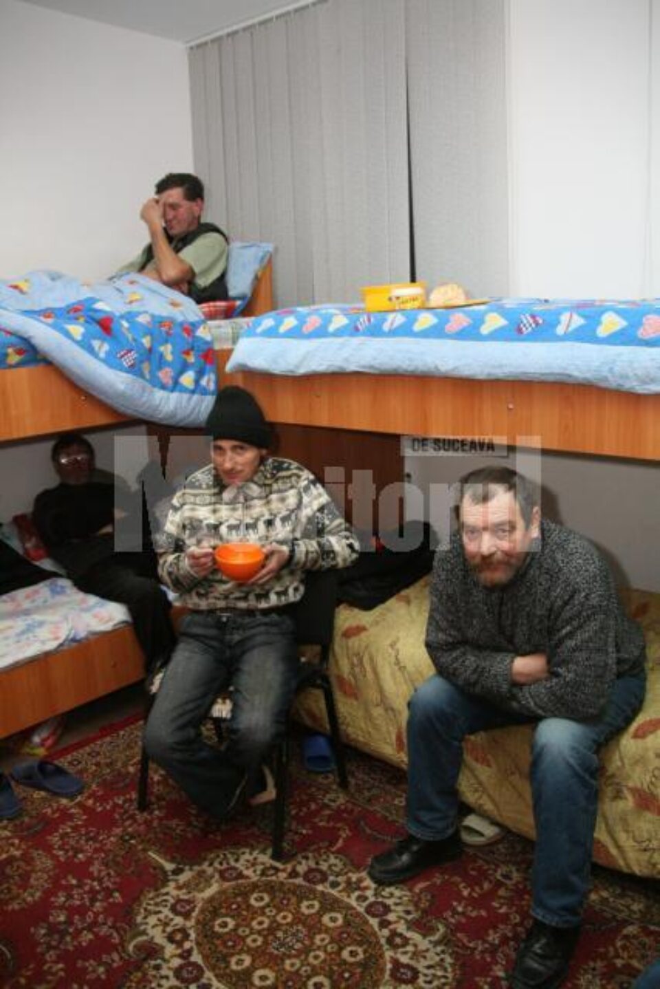 Nu de puține ori au cerșit la colț de stradă sau au scormonit la groapa de gunoaie pentru un codru de pâine