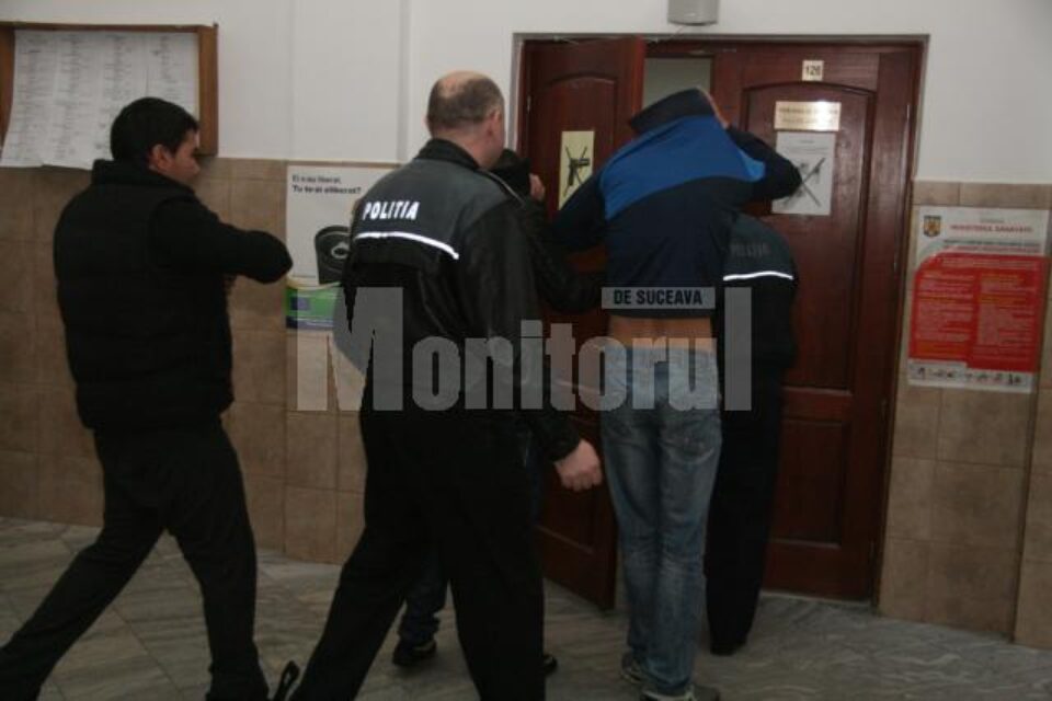 Unul dintre tinerii arestați pentru tentativa de plasare de droguri a fost eliberat ieri, iar ceilalți trei sunt pe cale să părăsească și ei arestul Poliției Suceava