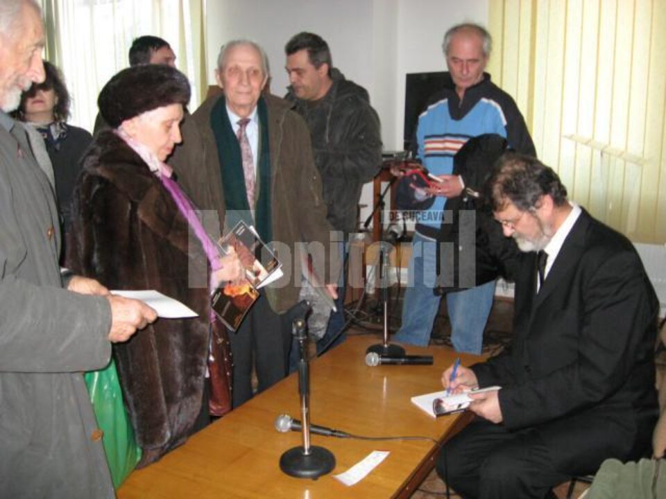 PIM oferind autografe