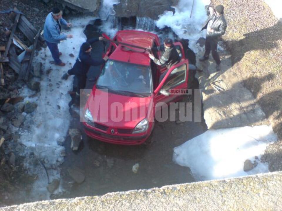 Norocul celor cinci femei a fost că mașina nu a căzut pe cupolă