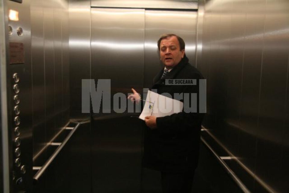 Primele patru lifturi noi au fost recepționate ieri, în prezența președintelui CJ, Gheorghe Flutur