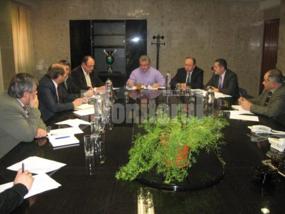 Primarul Sucevei, Ion Lungu, inițiatorul acestei asocieri, le-a explicat primarilor și viceprimarilor avantajele care apar prin constituirea zonei metropolitane