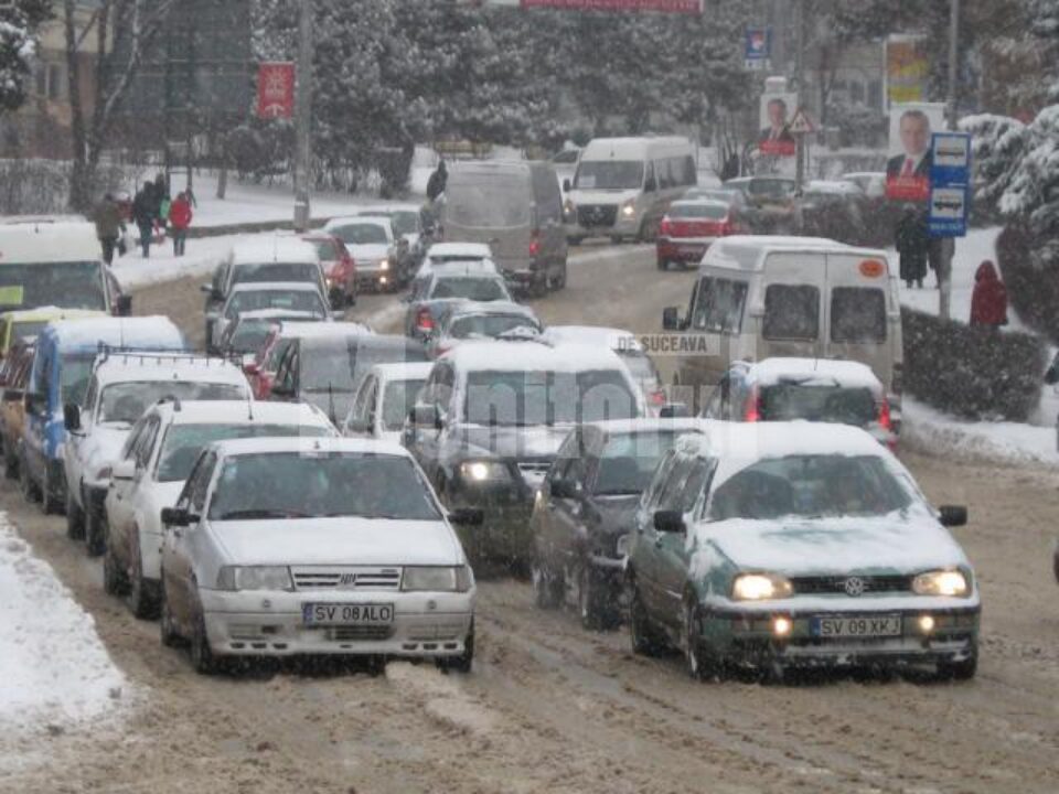 Ninsoare și vânt în toată țara, de vineri seara până duminică