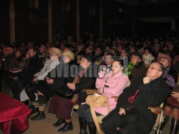 Participanți la manifestarea din sala Dom Polski