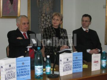 Acad. Marius Sala, asist. drd. Ioan-Crina Coroi și directorul bibliotecii publice, dr. Gheorghe-Gabriel Cărăbuș