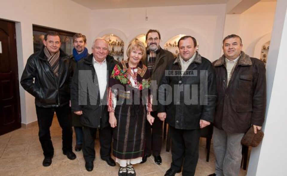 În vizită la Lucia Condrea, la Muzeul internațional al ouălor încondeiate din Moldovița În vizită la Lucia Condrea, la Muzeul internațional al ouălor încondeiate din Moldovița
