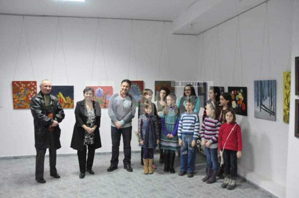 Prof. Viorica Moruz, alături de foarte tinerii expozanți