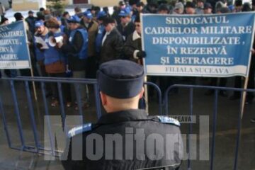 De Ziua Unirii: Rezerviștii suceveni și-au somat comandantul suprem să le dea înapoi banii din pensii