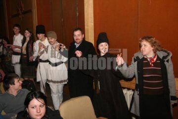 Artiștii Ansamblului „Ciprian Porumbescu” și elevii Colegiului „Petru Mușat”, pe aceeași scenă, de Ziua Unirii