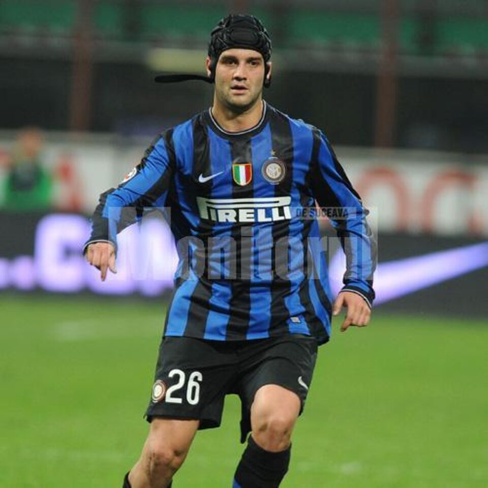 Jurnaliștii italieni cer înlocuirea lui Chivu cu un alt jucător din lotul lui Inter Jurnaliștii italieni cer înlocuirea lui Chivu cu un alt jucător din lotul lui Inter