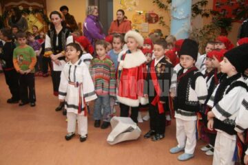Momente artistice: Spectacol dedicat Unirii Principatelor, la Grădinița „Sf. Ioan cel Nou”