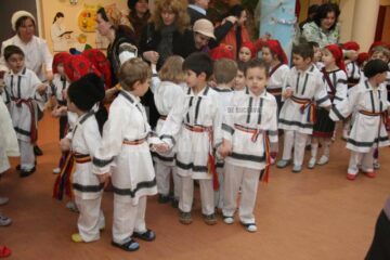 Momente artistice: Spectacol dedicat Unirii Principatelor, la Grădinița „Sf. Ioan cel Nou”