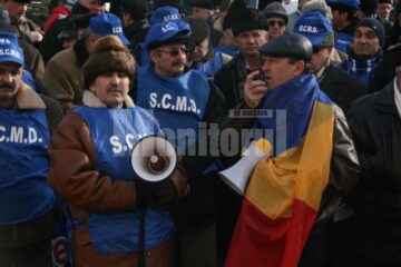 De Ziua Unirii,: Rezerviștii suceveni și-au somat comandantul suprem să le dea înapoi banii din pensii