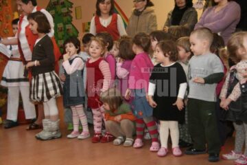 Momente artistice: Spectacol dedicat Unirii Principatelor, la Grădinița „Sf. Ioan cel Nou”