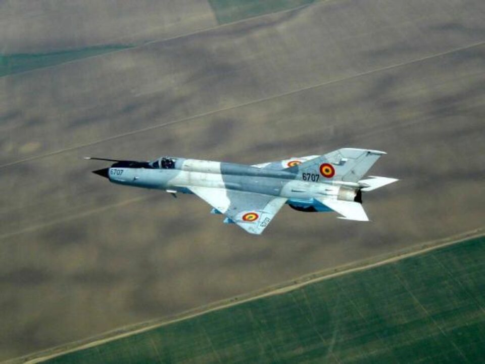 Arhiepiscopia Romanului și Bacăului primește, de la MApN, două avioane MiG 21 scoase din funcțiune