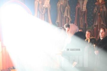 Molitfele, dezlegările, "acatistele" și sfeștaniile nu pot înlocui Sfânta Liturghie