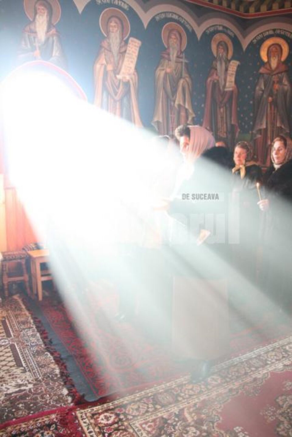 Molitfele, dezlegările, "acatistele" și sfeștaniile nu pot înlocui Sfânta Liturghie